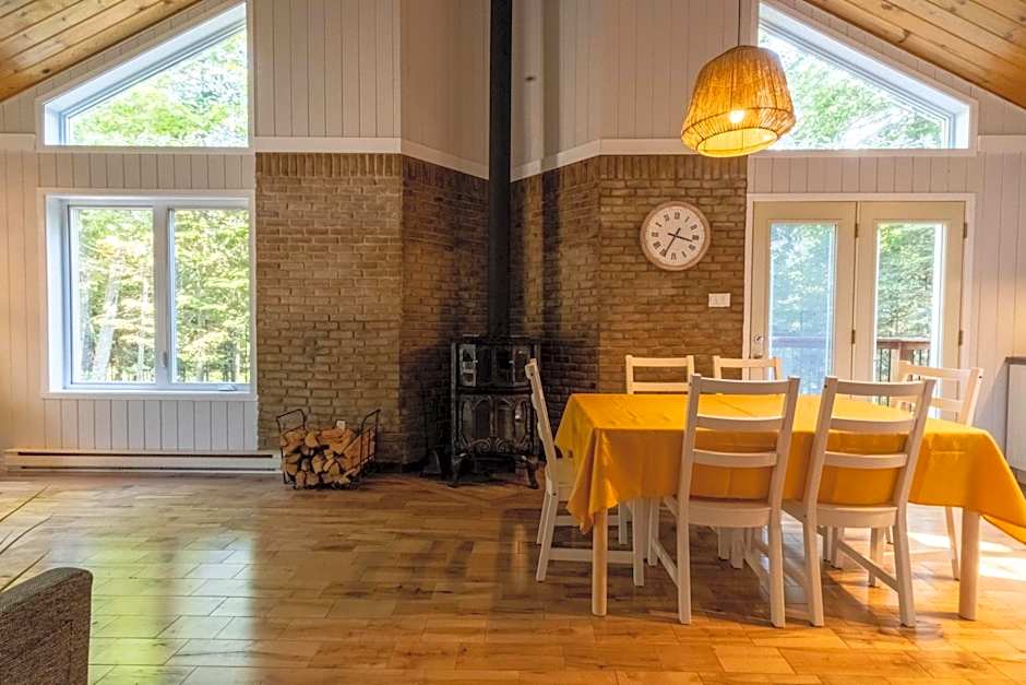 Les Chalets Tourisma - Chalet dans les bois avec lac privé - Le Colibri