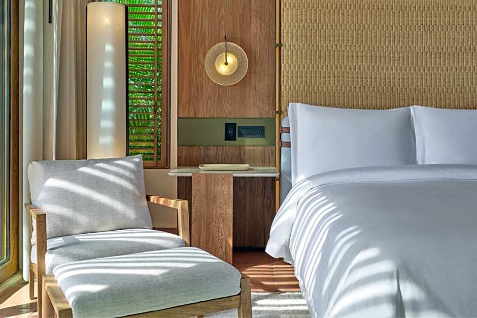 Photo 1 of 10 of Luxury Villa 1 Bedroom 1 King Bed, Whirlpool, Beachfront