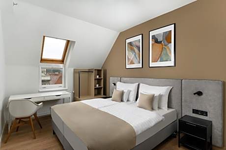 Deluxe Three-Bedroom Apartment with terrace