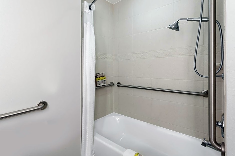 Holiday Inn Express & Suites Searcy, an IHG Hotel