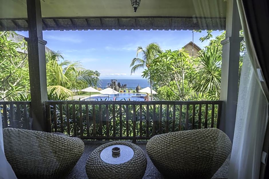 De Sapphire Cliff Villa by Danapati