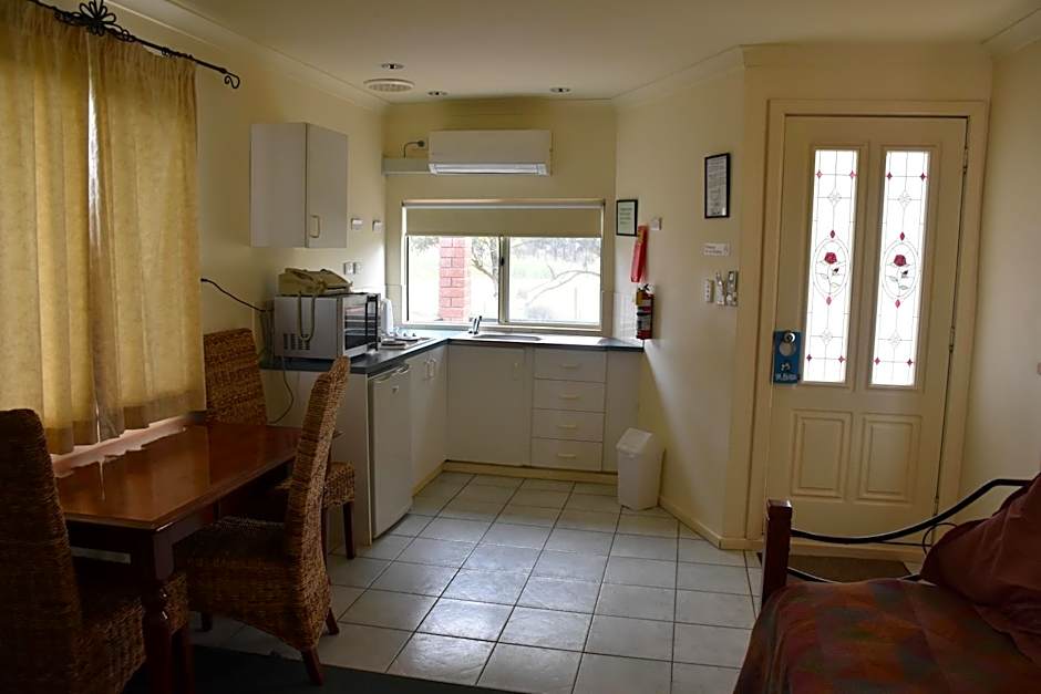 Mount Barker Valley Views Motel & Chalets, Western Australia