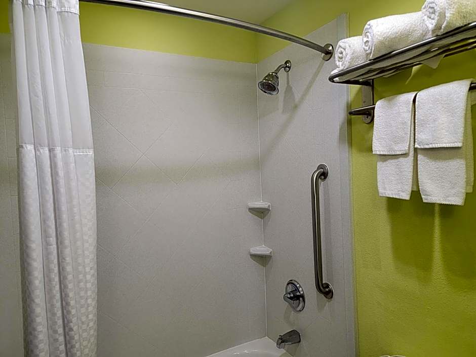 Holiday Inn Garland By IHG