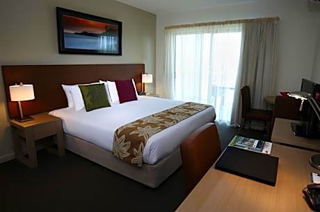 Apartment Accessible King Size Bed