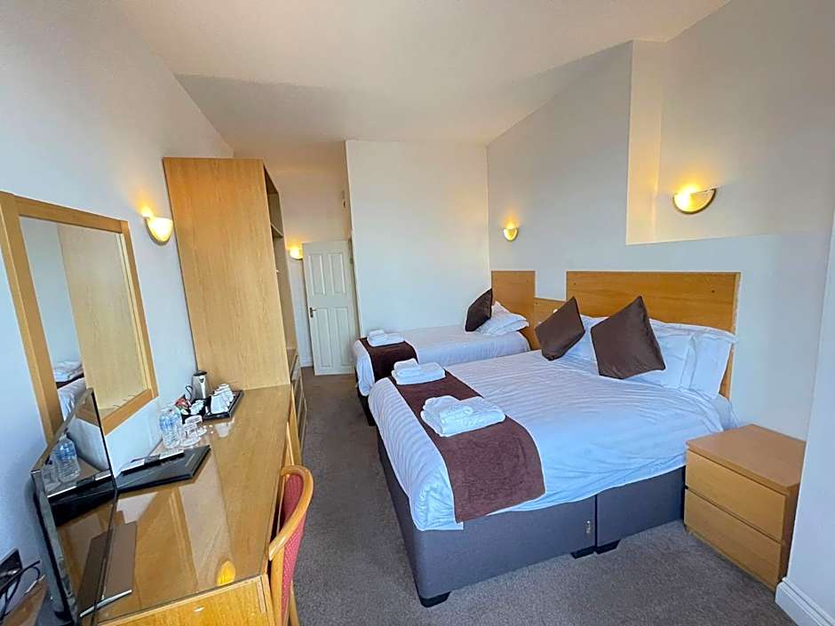 Four Saints Brig Y Don Hotel