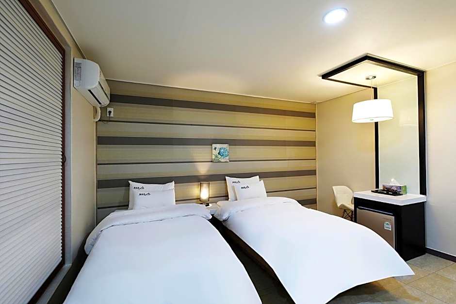 White Tourist Hotel