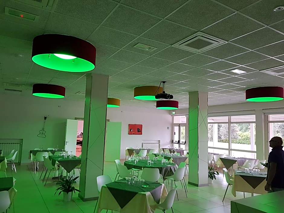 Eliopoli Beach Hostel & Restaurant