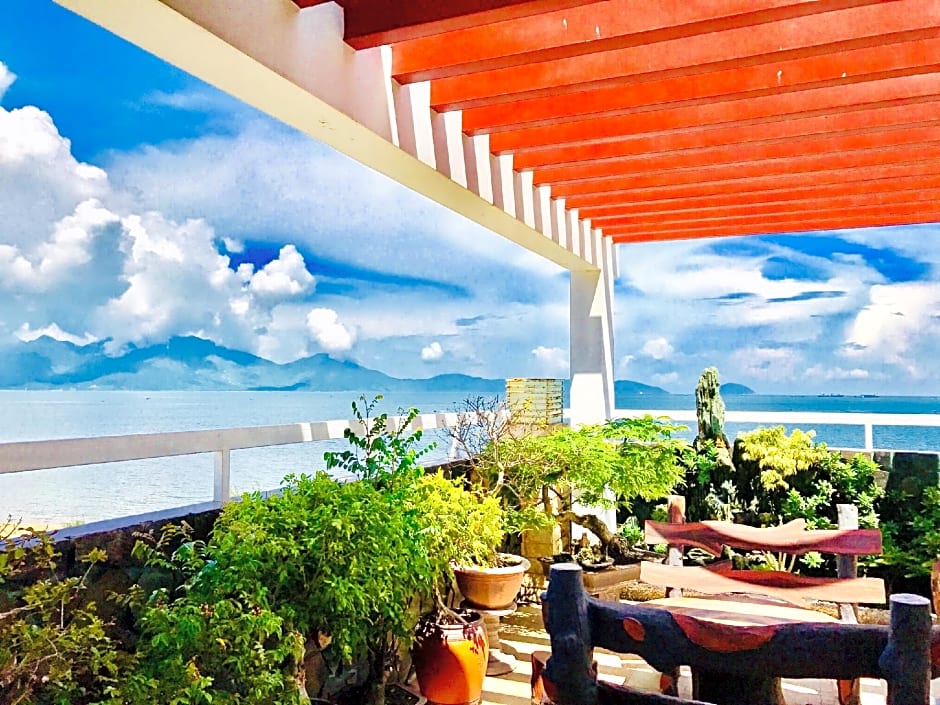 Whale Ocean View Hotel