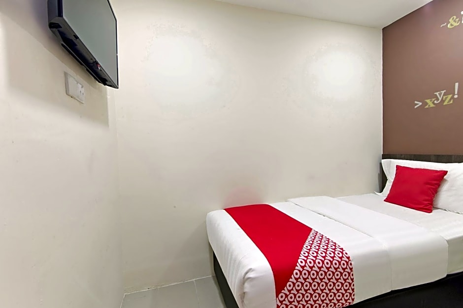 Super OYO 326 Tc Hotel