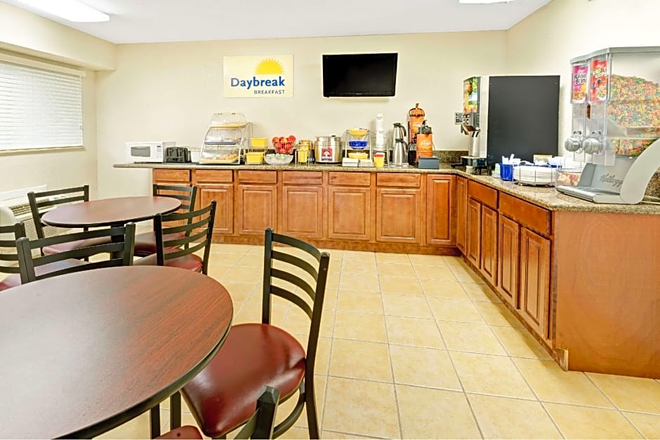 Days Inn by Wyndham Overland Park