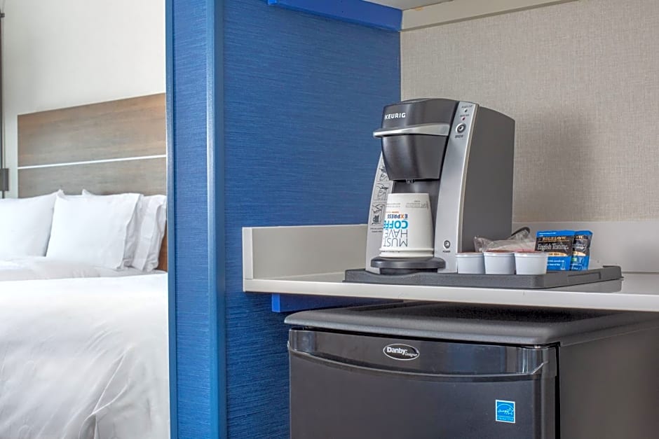 Holiday Inn Express & Suites - Chico, an IHG Hotel