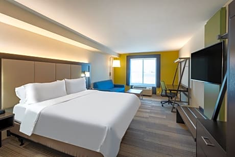 King Suite with Hearing Accessible Tub - Non-Smoking