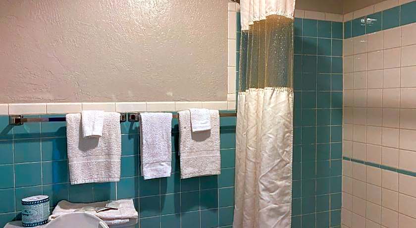 Travelodge by Wyndham Farmington Hwy 64