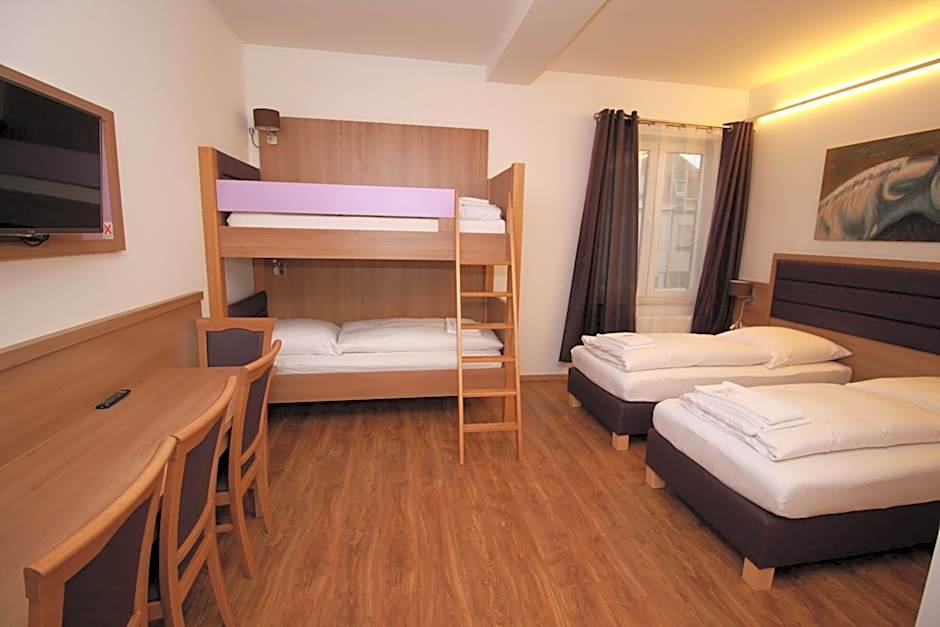 Slamba Hostel