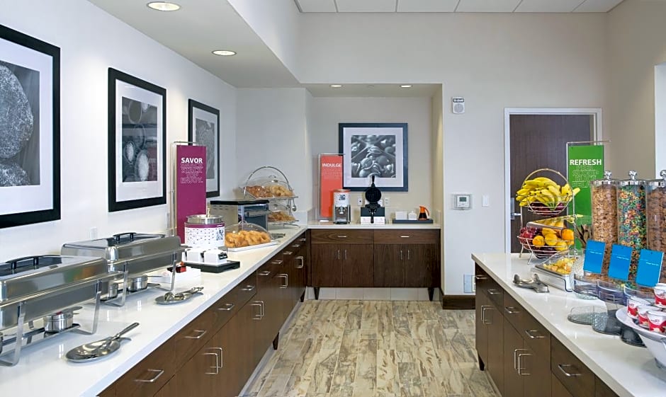Hampton Inn & Suites Oahu/Kapolei, HI - FREE Breakfast