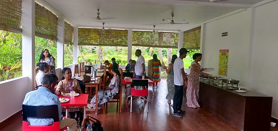 Hotel Exotica Squares