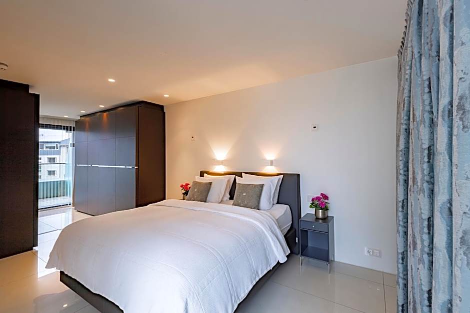 Black Pearl Apartment Hotel