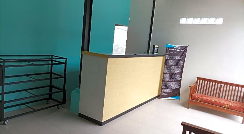 RedDoorz near Stasiun Batang