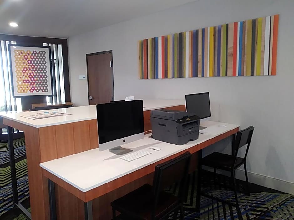 Holiday Inn Express & Suites Dallas NW HWY - Love Field By IHG
