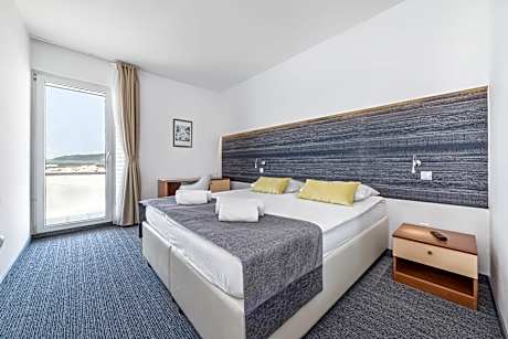 Classic twin room, sea side, balcony