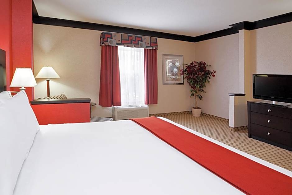 Quality Inn & Suites Oakwood Village - Cleveland South