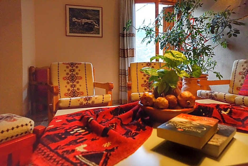 To Balkoni tis Agorianis