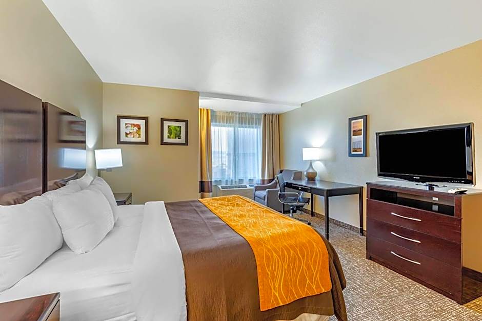 Comfort Inn & Suites Colton