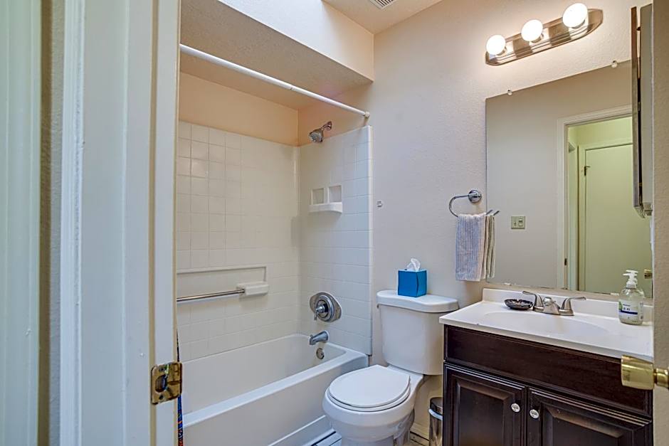 Albuquerque Getaway with Sandia Mountain Views!