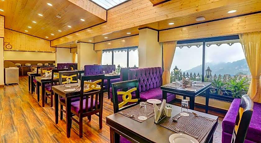 Sumitel Hotel 500 meters from Mall Road