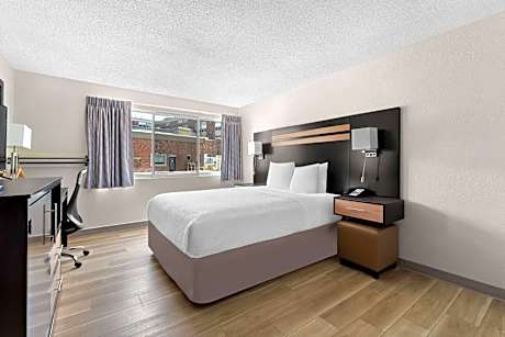 1 Queen Bed Mobility Accessible Room Non-Smoking