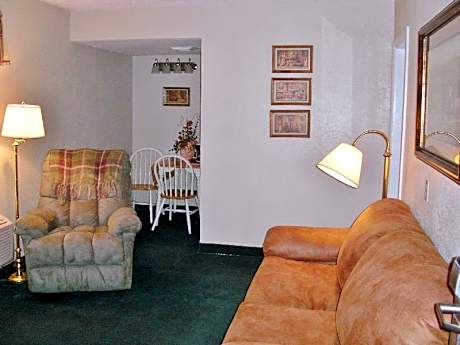 1 Bedroom Suite Queen Bed