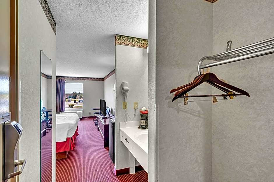 Gray Inn & Suites