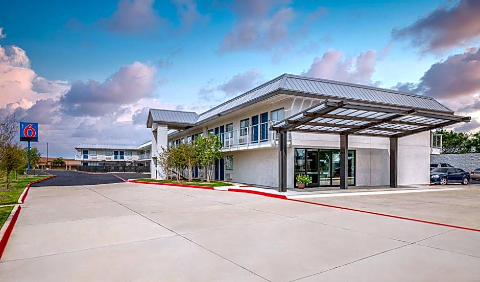 Motel 6-Euless, TX - Dallas