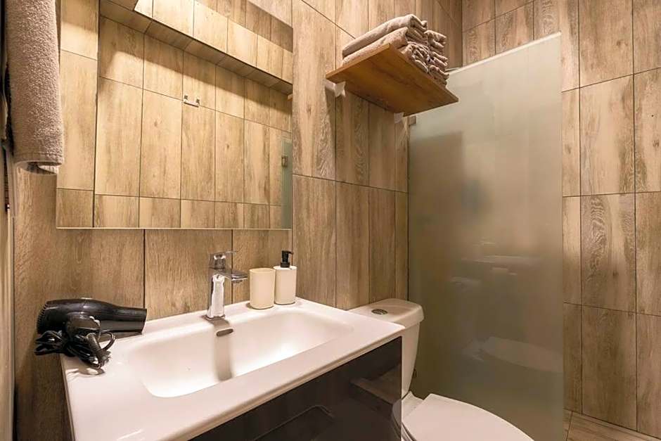 205 Zocalo Cathedral 2bdrmB 2Bath fits 10 AC Apt