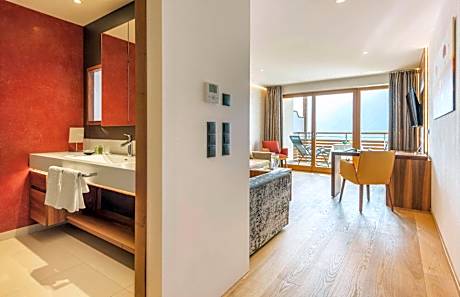 One-Bedroom Apartment with Balcony