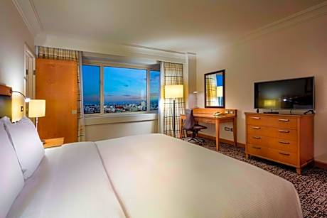 Deluxe River Kitchenette Suite