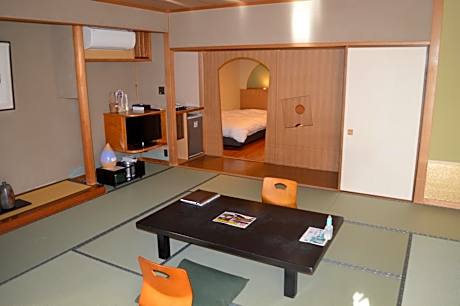 Twin Room with Tatami Area(60sqm) - Upper Floor