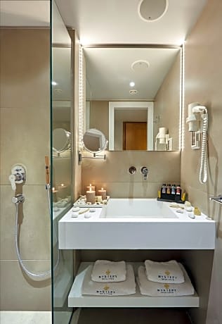 Deluxe Suite with Panoramic View