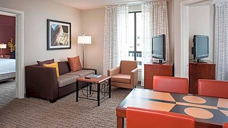 2 Bedroom Suite, Bedroom 1: 1 King, Bedroom 2: 1 King, Sofa Bed