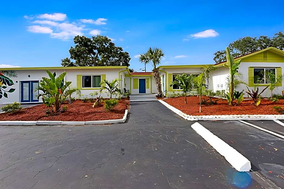 Palm Cove Motel