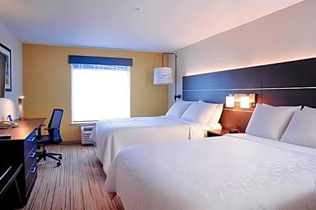 Deluxe Twin Room with Accessible Trans Shower - Non-Smoking