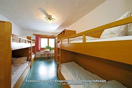 Family Room with Shared Bathroom (6 Adults)