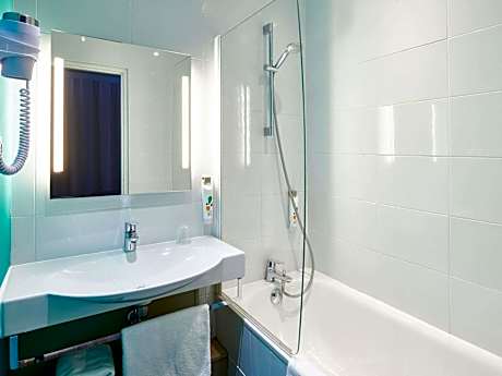 Standard Room with 2 Single Beds - Breakfast included
