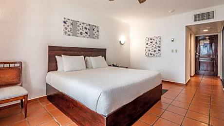 Deluxe Garden View Adults Only Queen Beds