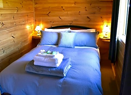 Two-Bedroom Bungalow - Lavender Cabin