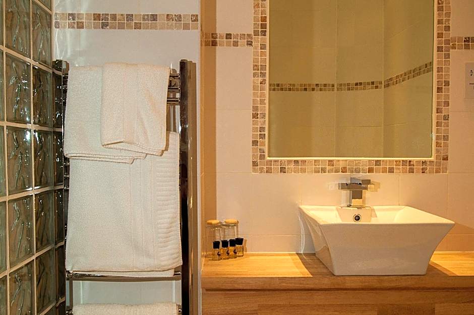 Clarence Court Hotel