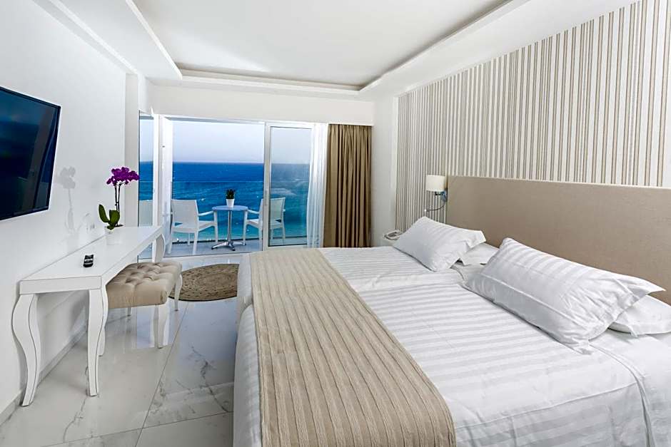 Foto 1 von 6 von 1 Double Bed or 2 Beds, Beachfront