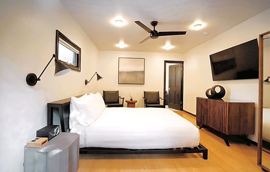 Photo 1 of 1 of 1 Queen Bed