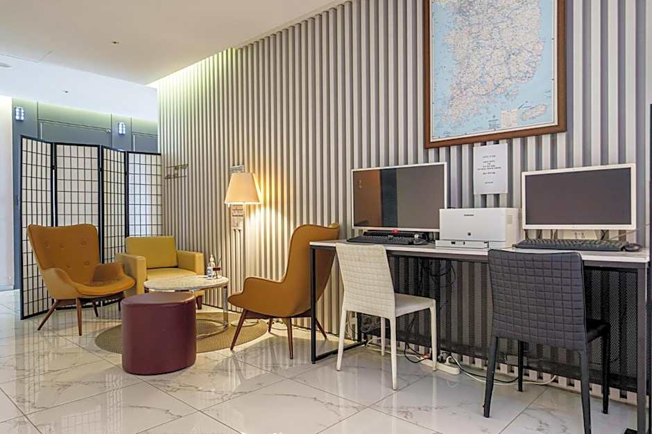 Golden River Hotel