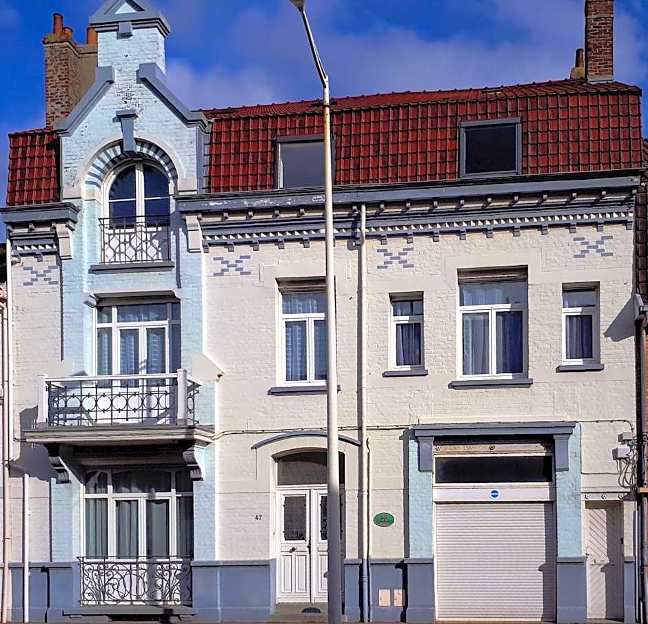 A La Villa Perroy les chambres sont spacieuses et les petit-déjeuners offerts